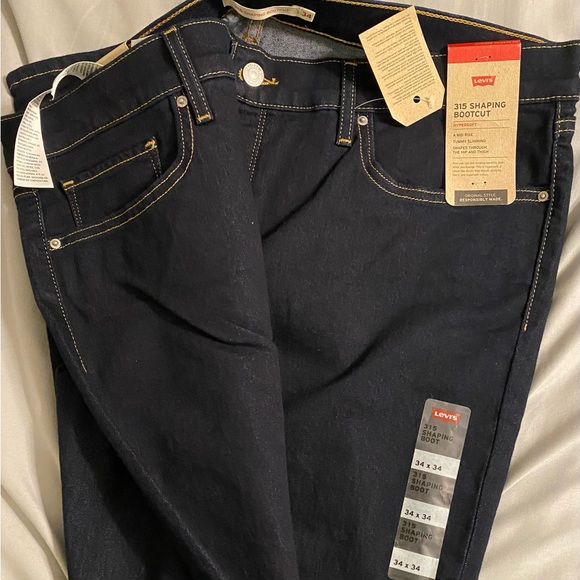 Levi’s - Picture 4 of 4